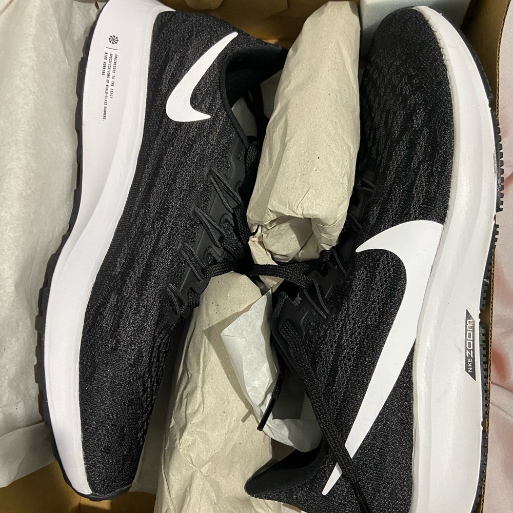 Women’s size 10 black & white Nike Air Zoom Pegasus 36